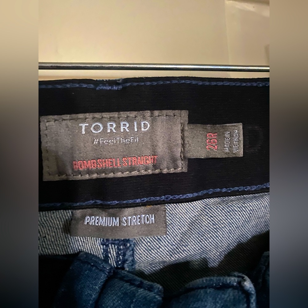 Pre-loved Torrid Bombshell Straight Leg Jean Size 26R - Picture 4 of 5